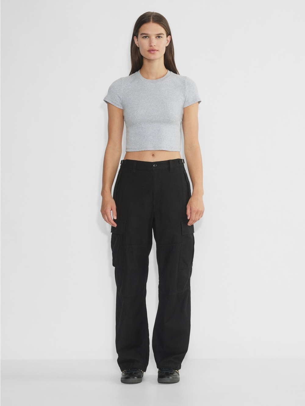 TNA (Aritzia) SUPPLY CARGO Pant in Black. Size 00